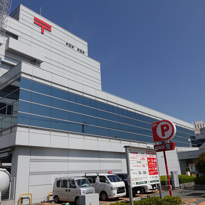 大阪安治川口駅前郵便局駐車場