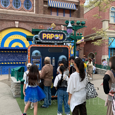 ガチャガチャの場所は「デリシャス・ミー！ザ・クッキー・キッチン」の目の前