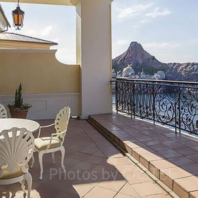 ホテルミラコスタの客室から見えるポルト・パラディーゾ