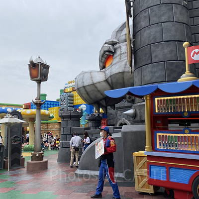 クッパ城横のパワーアップバンド販売カート