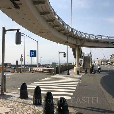 県立湘南海岸公園中部バス駐車場入り口