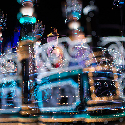 プリンスチャーミングの舞踏会フロート（多重露光）