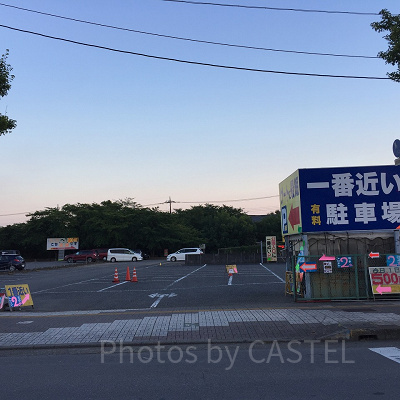 東ゲート周辺の民間駐車場