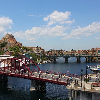 S.S.コロンビア号のデッキから見えるプロメテウス火山