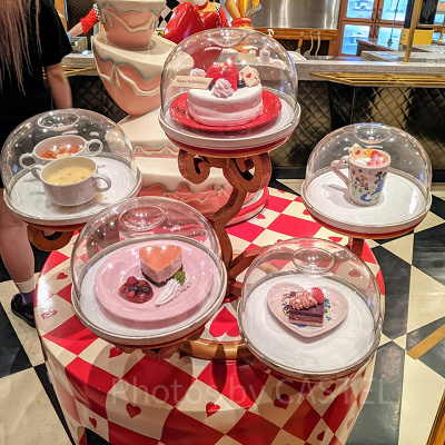 クイーン・オブ・ハートのバンケットホールのケーキ