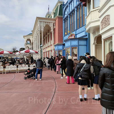 リフレッシュメントコーナーの待ち列：10時過ぎ撮影