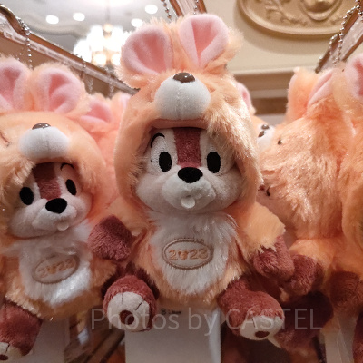 ディズニーお正月グッズ：うさぎチップぬいぐるみバッジ