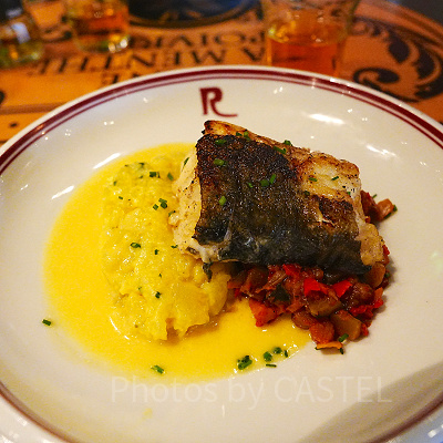 パリディズニーの「ビストロ・シェ・レミー」でグリルステーキに添えられたラタトゥイユ