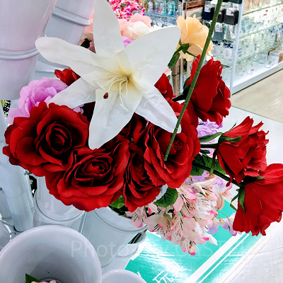 リアルな花も1本100円！