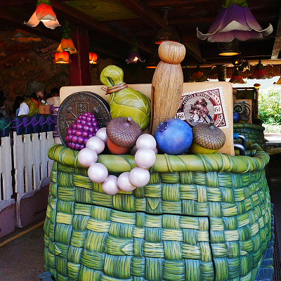 フェアリー・ティンカーベルのビジーバギーのライドの後ろ姿