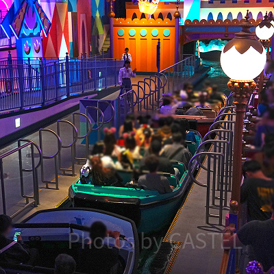 イッツ・ア・スモールワールド