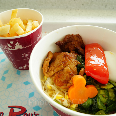 宇宙人オーナーが作るライスボウルが人気