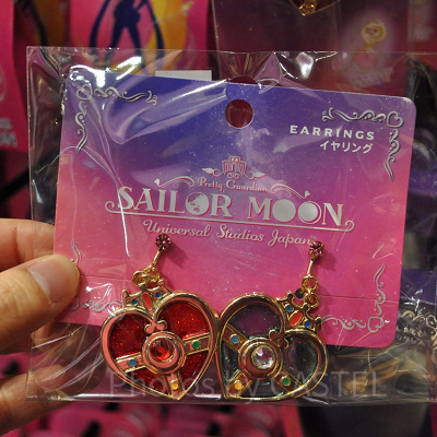 セーラームーングッズ（ハートコンパクトデザインのイヤリング）／USJ