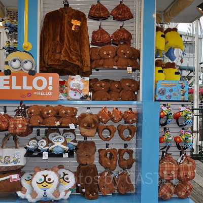 USJのミニオンパーク前の販売カート/ティムグッズが豊富です