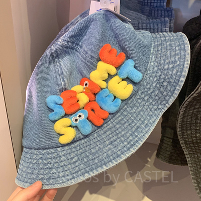 セサミストリートの立体ロゴバケットハット