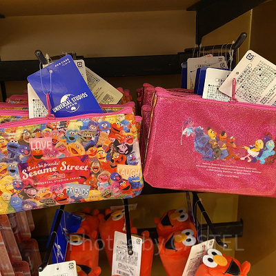 セサミストリートのキラキラペンケース