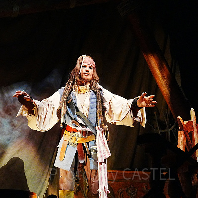 上海ディズニーカリブの海賊：骸骨がジャックスパロウに変身！？