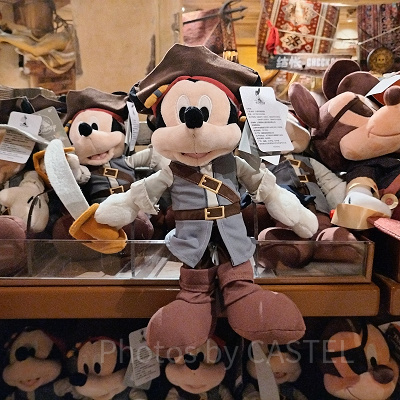 上海ディズニーカリブの海賊グッズ：海賊ミッキーのぬいぐるみ