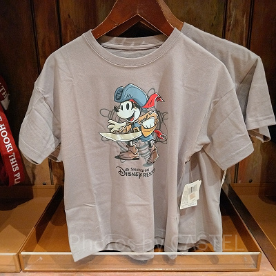 上海ディズニーカリブの海賊グッズ：海賊ミッキーのTシャツ