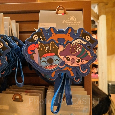 上海ディズニーカリブの海賊グッズ：海賊スティッチ＆エンジェルのパスケース