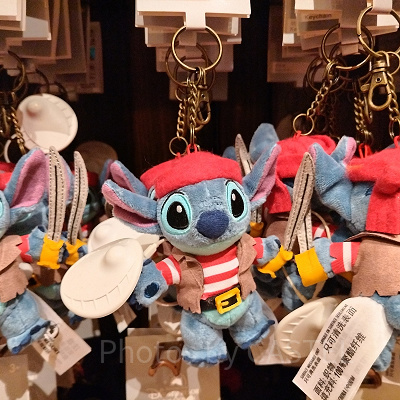 上海ディズニーカリブの海賊グッズ：海賊スティッチのぬいぐるみキーチェーン