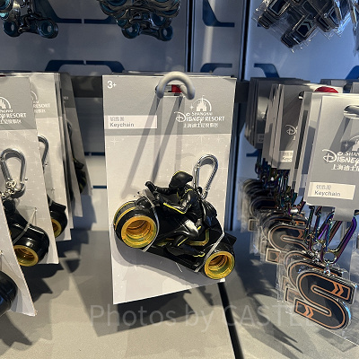 上海ディズニートロングッズ：カラビナ付ライトサイクルキーチェーン