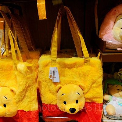 上海ディズニーくまのプーさんグッズ：プーさんのふわふわかばん