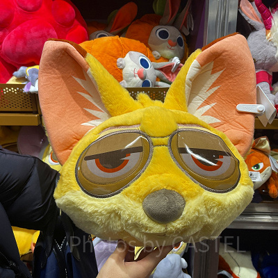 上海ディズニーズートピアグッズ：フィニックの本性フェイスクッション