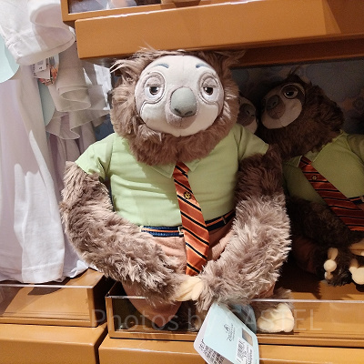 上海ディズニーズートピアグッズ：フラッシュのぬいぐるみ