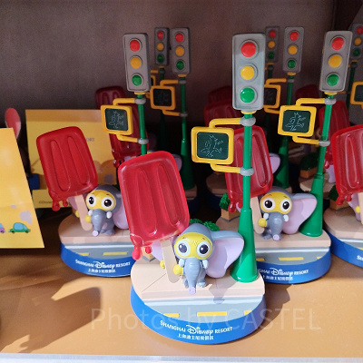 上海ディズニーズートピアグッズ：詐欺師フィニックのフィギュアスタンド