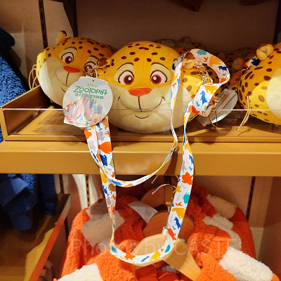 上海ディズニーズートピアグッズ：クロウハウザー巡査のポーチ