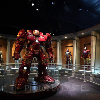 上海ディズニーのマーベルエリア「マーベルユニバース」：歴代アイアンスーツの展示