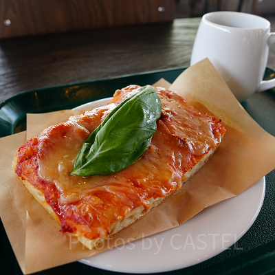 しかくいピザ　マルゲリータ