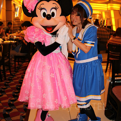 アンバサダーホテルのレストラン、シェフミッキーでミニーちゃんと撮影。