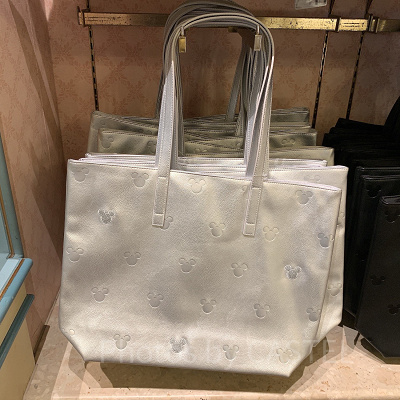 シルバーのトート