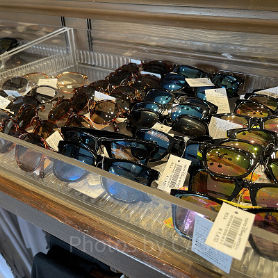 ディズニー感のないシンプルなサングラス