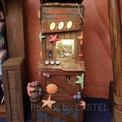 スリーピーホエール・ショップのメダリオンメーカー