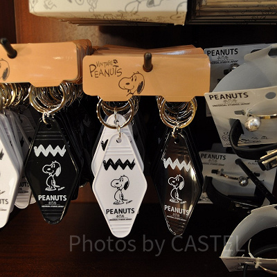 スヌーピー「VINTAGE PEANUTS」モノトーンのペアキーホルダー