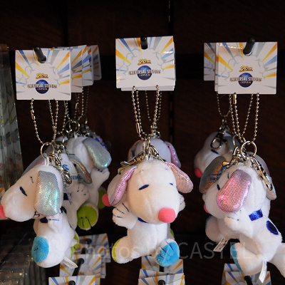 スヌーピーの20周年ぬいぐるみキーチェーン