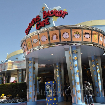 スヌーピー・バックロット・カフェ