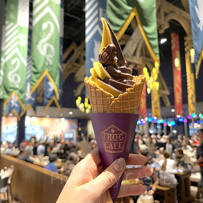 ソフトクリーム(マンゴー＆ブルーベリー)