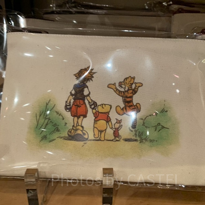 ソラ、プーさん、ピグレット、ティガーのポーチ