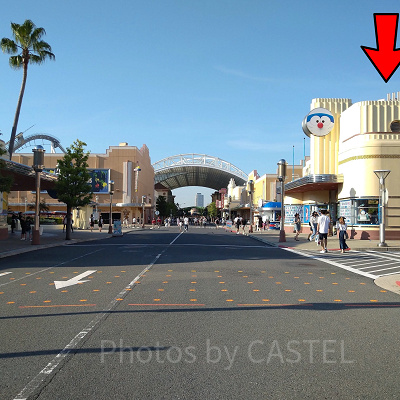 ドラえもんコラボ中のスペースファンタジーステーション（右の建物）