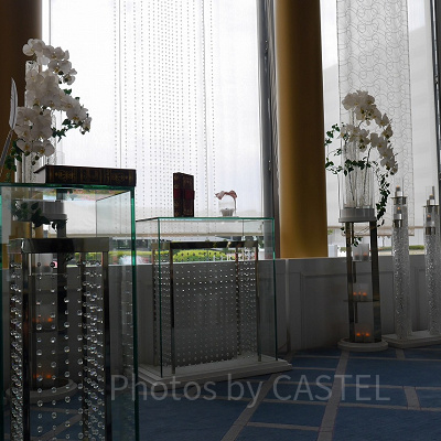 １Fロビーにあるアトリウムチャペルバックにはスペースマウンテンが見える。