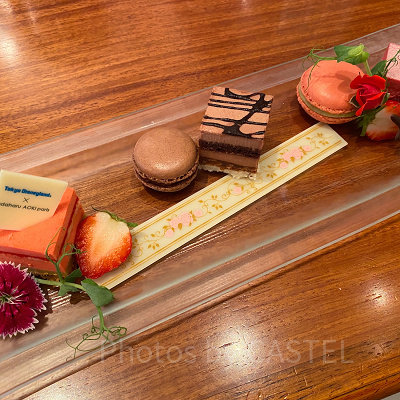 イースト・サイド・カフェで提供されているサダハルアオキコラボのスペシャルデザートプレート