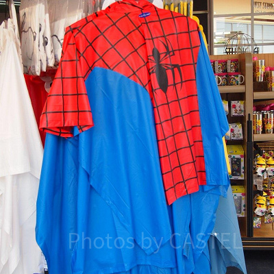 ユニバで販売されているスパイダーマンのポンチョ
