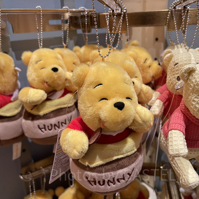 ぬいぐるみバッジ（プーさんグッズ）