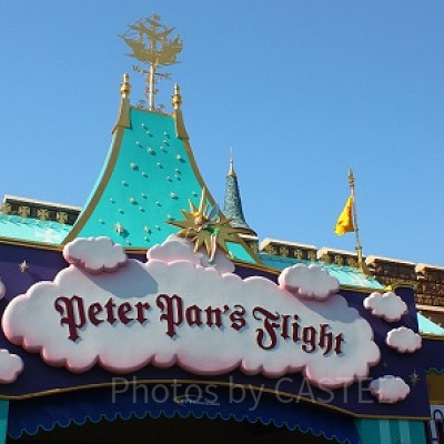 青いお城が目印です☆