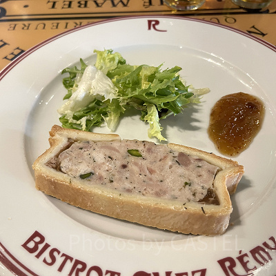 前菜のアヒルとピスタチオのパテもおいしかったです