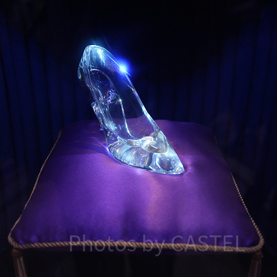 シンデレラのフェアリーテイルホールで見られるガラスの靴